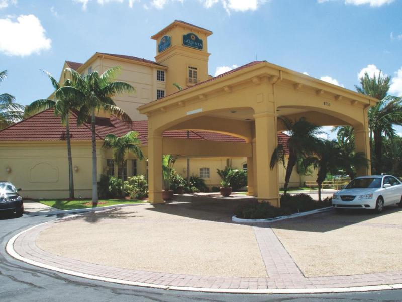 La Quinta By Wyndham Miami Airport West Hotel Exterior photo